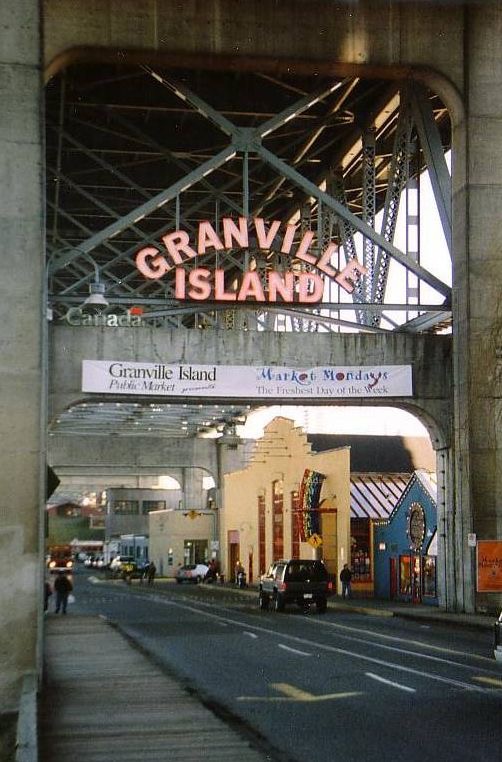 Infarten under bron till Granville Island