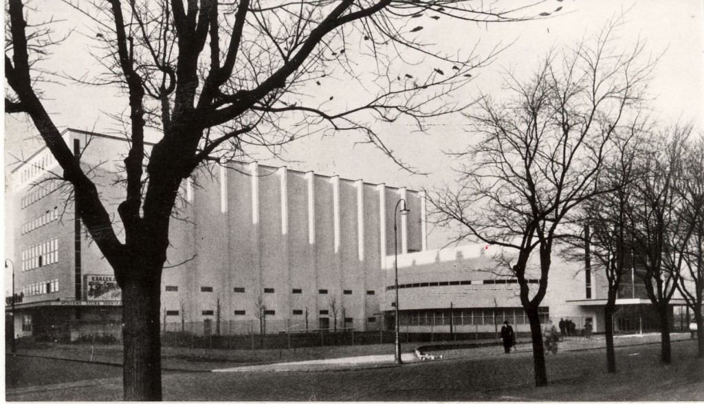 Helsingborgs konserthus med huvudentrén till höger